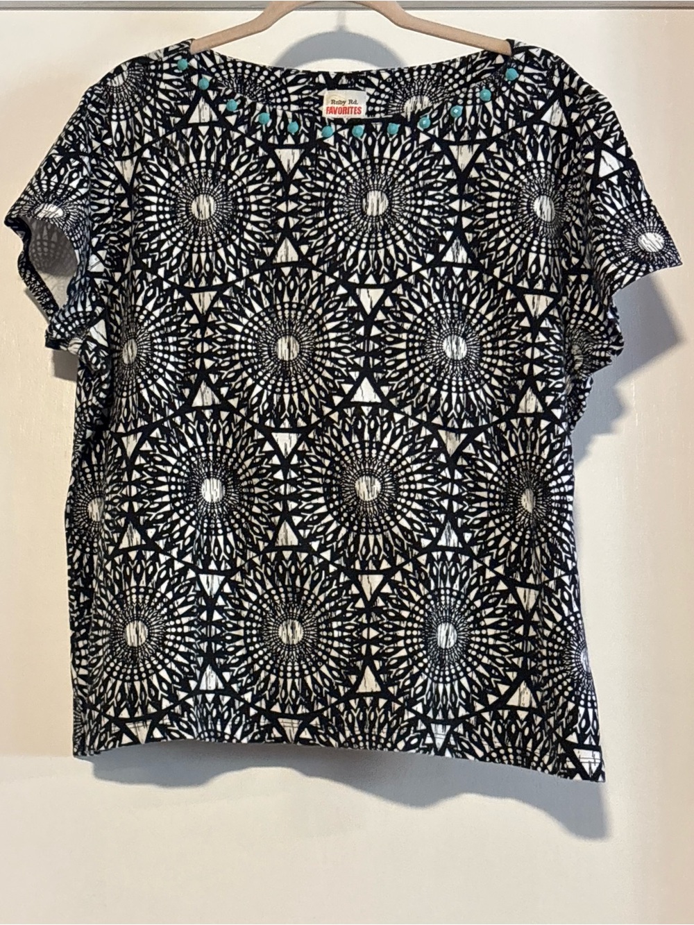Ruby Rd. Black & White Geometric Short Sleeve Top